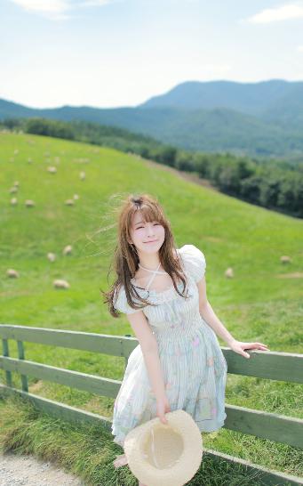 小女孩光溜溜躺着图片